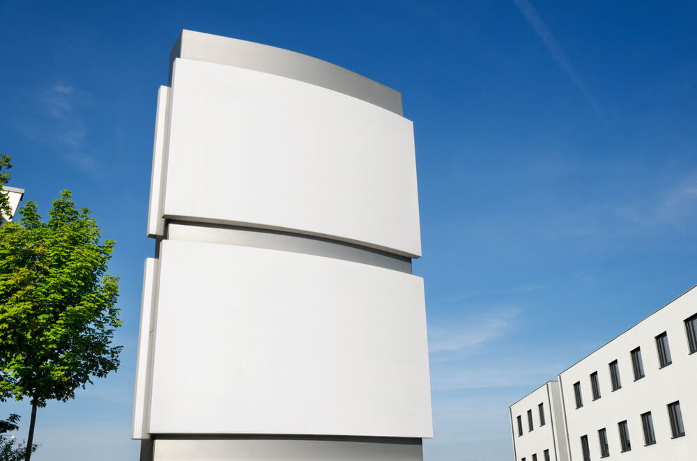 Vodootporna tabla postavljena na otvorenom prostoru